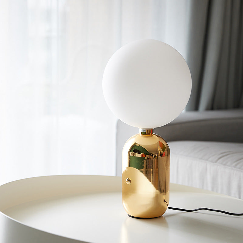 Elegant and minimal desk light
